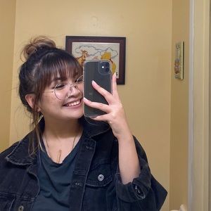 Meet your Posher, Claire